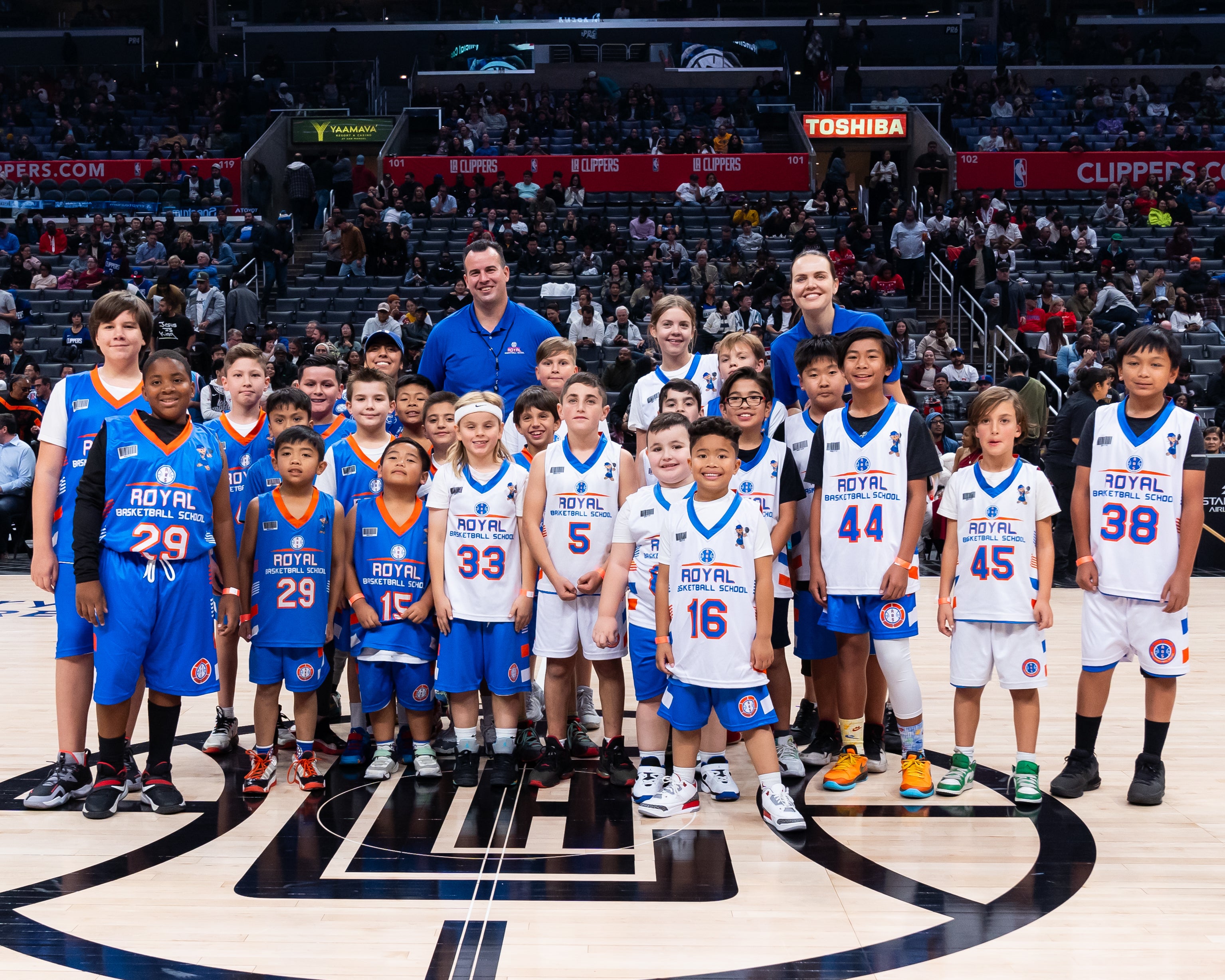https://royalbasketballschool.com/cdn/shop/articles/231211_blazers_varon_panganiban-167.jpg?v=1721075314